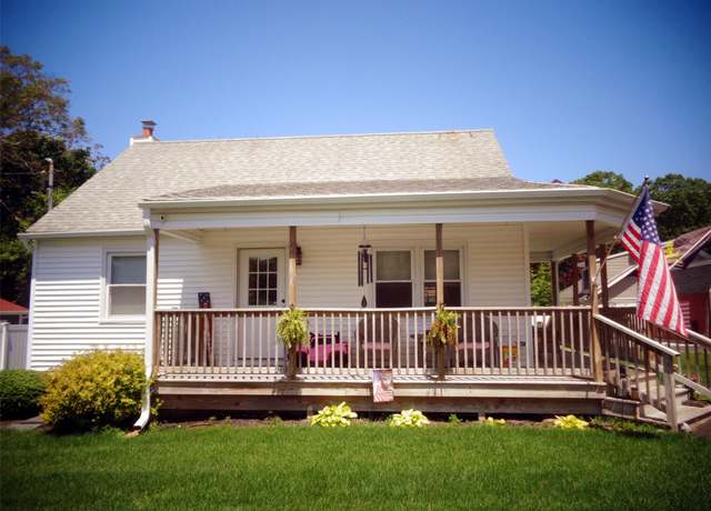 Property at 21 Pearl Rd, Rocky Point, NY 11778, 3 beds, 1 bath