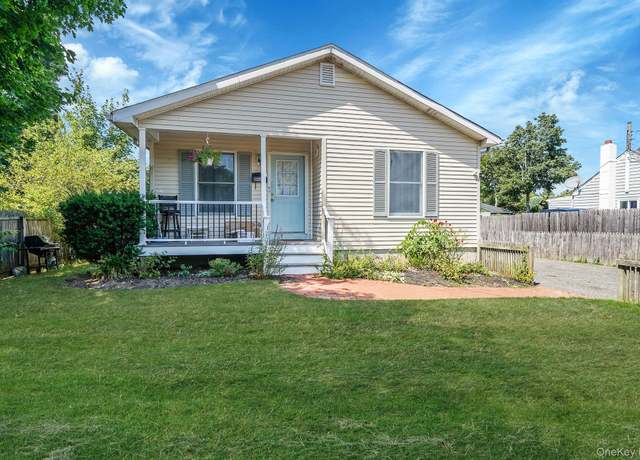 Property at 395 Linnet St, Greenport, NY 11944, 3 beds, 2 baths