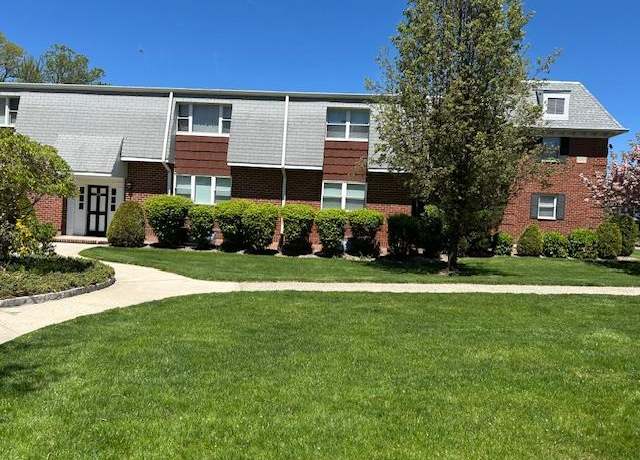 Property at 110 Bon Aire Cir W Unit 9F, Suffern, NY 10901, 2 beds, 2 baths