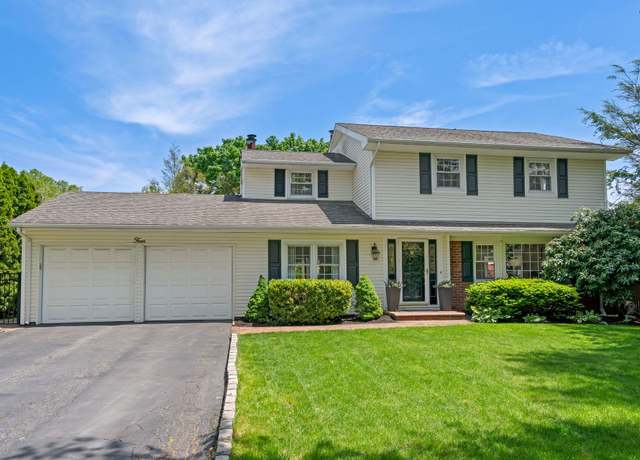 Property at 4 Stone Ct, Greenlawn, NY 11740, 4 beds, 2.5 baths