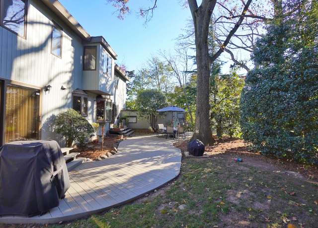 Property at 26 Ada Pl, Staten Island, NY 10301, 5 beds, 3.5 baths