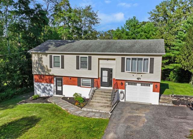 Property at 128 Kentview Dr, Carmel, NY 10512, 3 beds, 2 baths