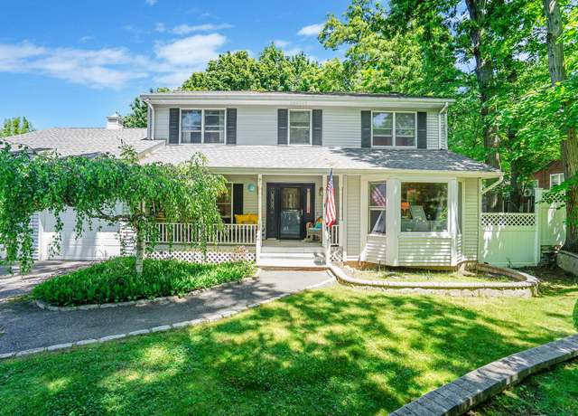 Property at 9 4th Ave, Rocky Point, NY 11778, 4 beds, 3.5 baths