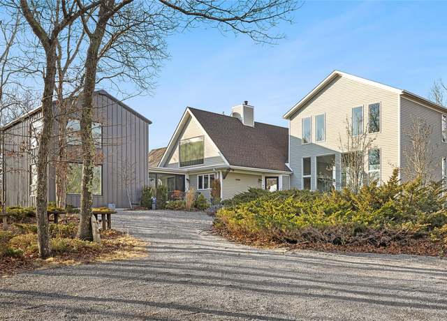 Property at 483 Middle Line Hwy, Sag Harbor, NY 11963, 4 beds, 2 baths