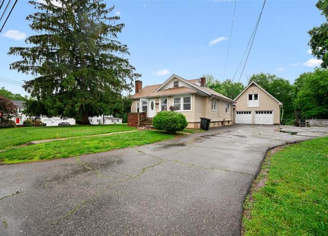 Property at 5 Lincoln St, Sloatsburg, NY 10974, 5 beds, 2 baths
