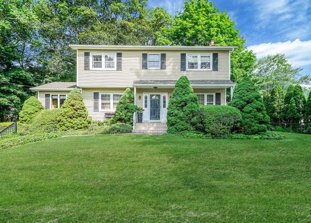 Property at 3 Birch Ct, Miller Place, NY 11764, 4 beds, 2.5 baths
