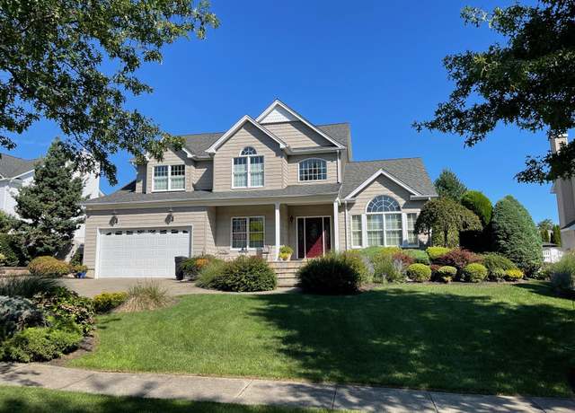 Property at 25 Franciscan Ln, Smithtown, NY 11787, 5 beds, 3 baths