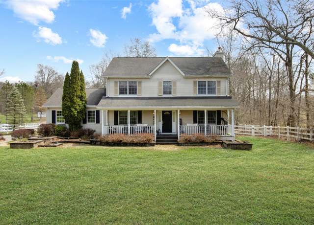 Property at 2 Sean Ct, Rock Tavern, NY 12575, 4 beds, 2.5 baths