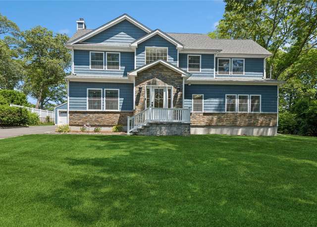 Property at 206 Brooksite Dr, Smithtown, NY 11787, 4 beds, 3.5 baths