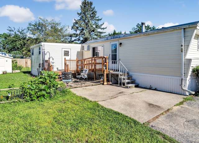 Property at 39 Valley Frg, Bohemia, NY 11716, 3 beds, 1 bath