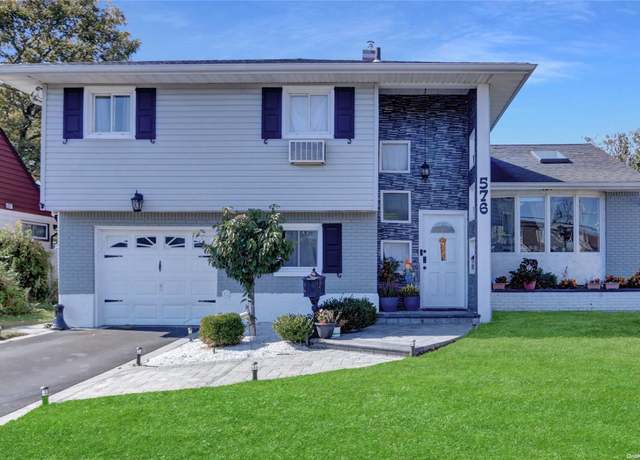 Property at 576 S Long Beach Ave, Freeport, NY 11520, 4 beds, 2.5 baths