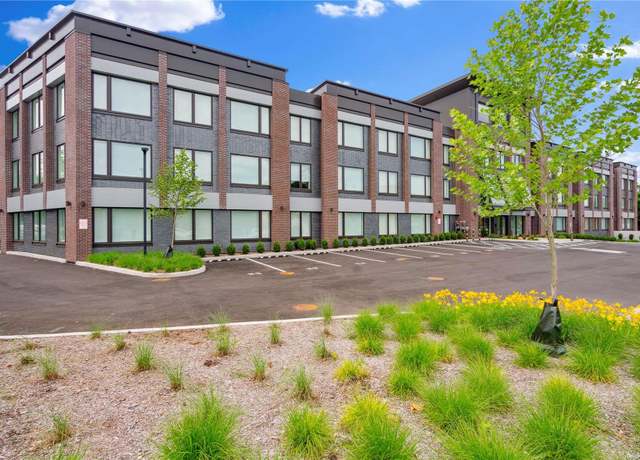 Property at 218 Middle Neck Rd #301, Great Neck, NY 11021, 2 beds, 2 baths