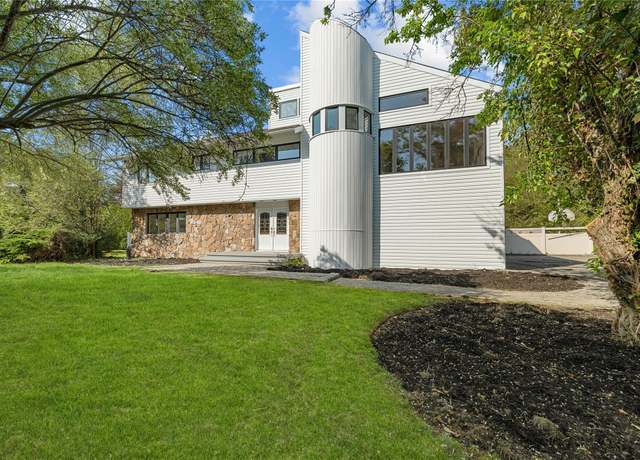Property at 6 Blue Sky Ct, Huntington, NY 11743, 4 beds, 2.5 baths