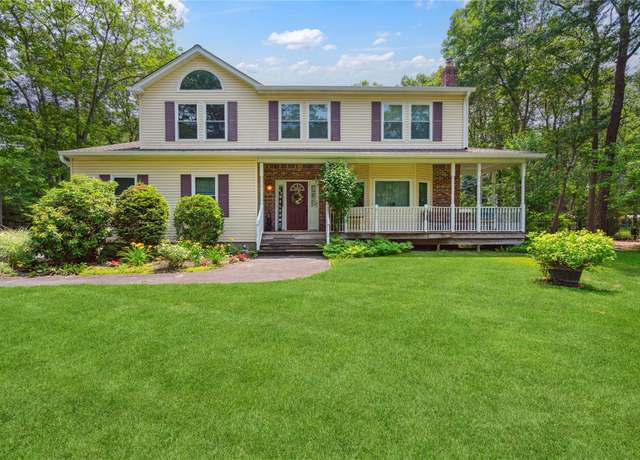 Property at 44 Jamaica Ave, Holtsville, NY 11742, 4 beds, 3 baths