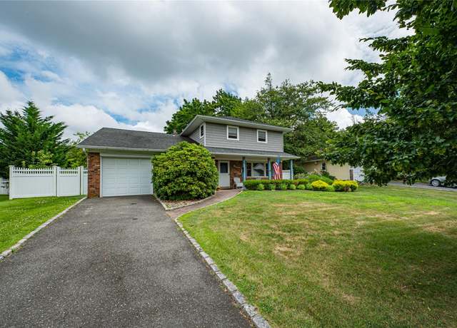Property at 145 Fifty Acre Rd S, Smithtown, NY 11787, 5 beds, 3 baths