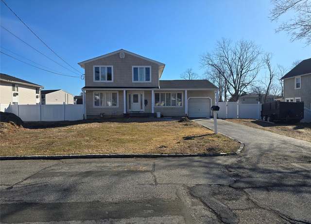 Property at 27 E Neck Ct, West Babylon, NY 11704, 4 beds, 3.5 baths