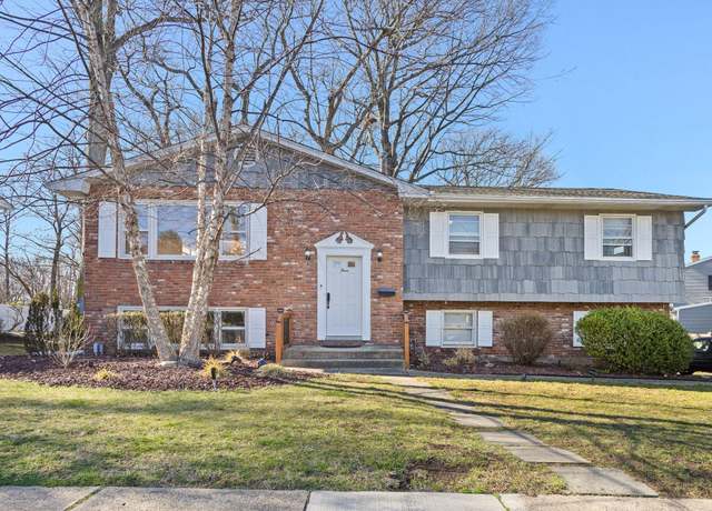 Property at 3 Helaine Ct, Orangeburg, NY 10962, 4 beds, 2.5 baths