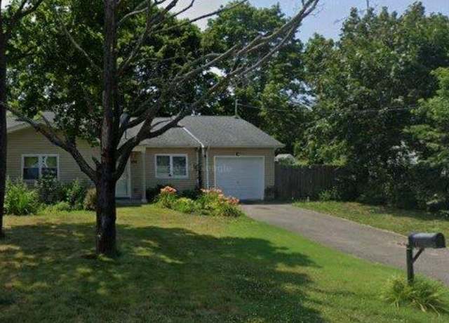 Property at 534 Meade Ave, Bellport, NY 11713, 3 beds, 1.5 baths