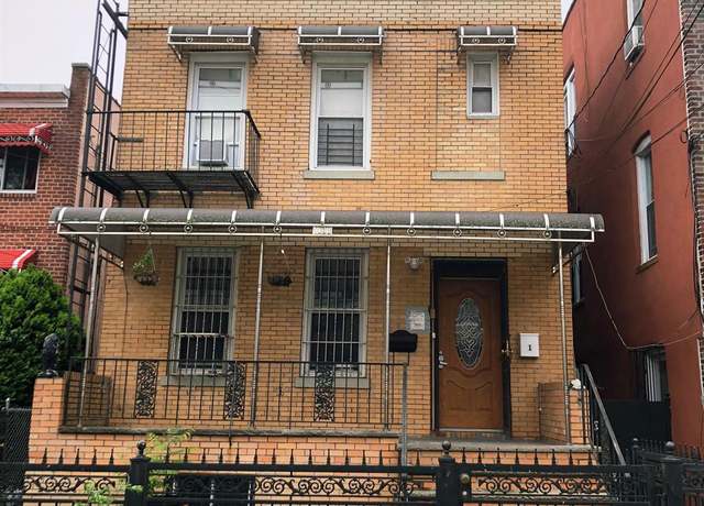 Property at 1038 E 224th St, Bronx, NY 10466, 5 beds, 3 baths