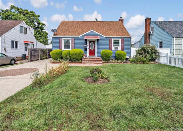 Property at 737 Lowell Rd, Uniondale, NY 11553, 3 beds, 2 baths