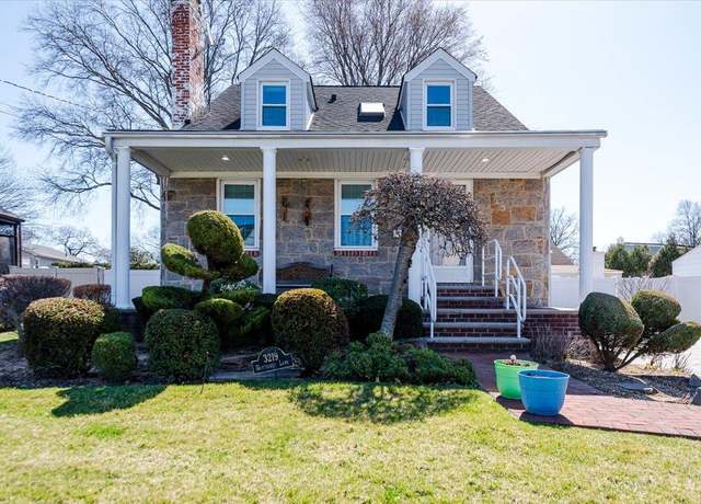 Property at 3219 Nantucket Ln, Oceanside, NY 11572, 4 beds, 2 baths