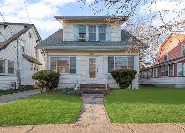 Property at 32 W Milton St, Freeport, NY 11520, 3 beds, 1.5 baths
