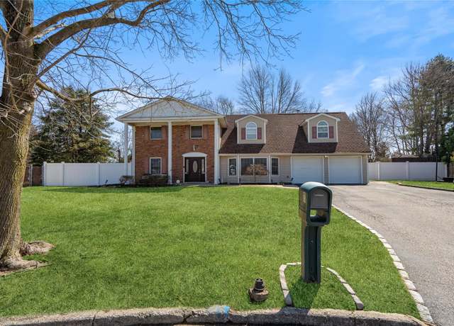 Property at 3 Mary Lu Dr, Holtsville, NY 11742, 4 beds, 2.5 baths