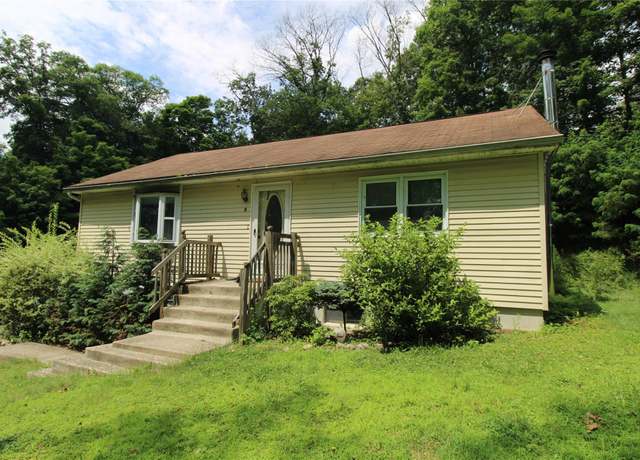 Property at 9 Hennig Ln, Pine Bush, NY 12566, 2 beds, 1.5 baths