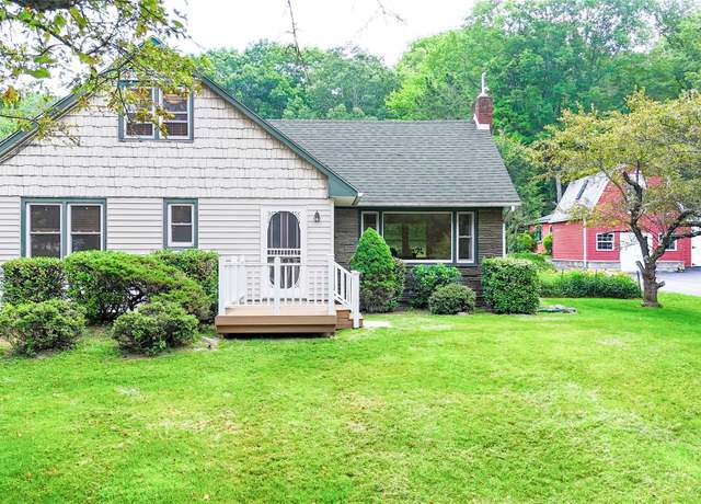 Property at 71 Wildwood Dr, Fallsburg, NY 12779, 4 beds, 1.5 baths