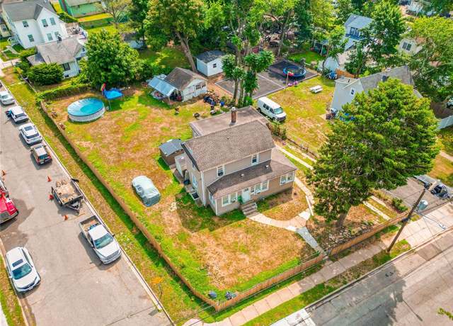 Property at 100 Rose Ave, Roosevelt, NY 11575, 9 beds, 3 baths