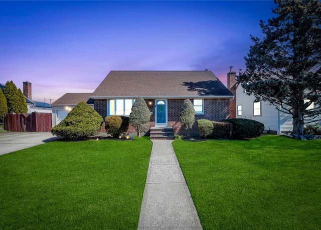 Property at 21 Linden Blvd, Hicksville, NY 11801, 4 beds, 1 bath