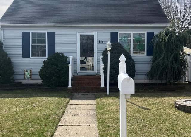 Property at 140 Pleasantview Ct, Copiague, NY 11726, 3 beds, 1 bath