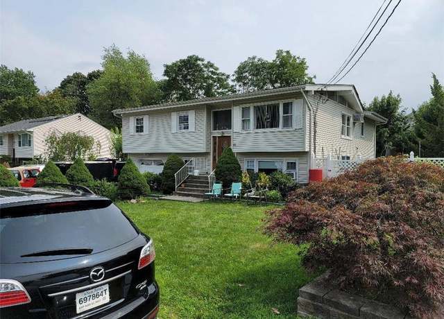 Property at 11 Centennial Dr, Garnerville, NY 10923, 5 beds, 2.5 baths