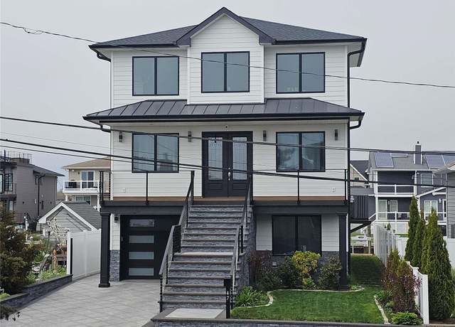 Property at 47 Pershing Ave, Babylon, NY 11702, 3 beds, 2.5 baths