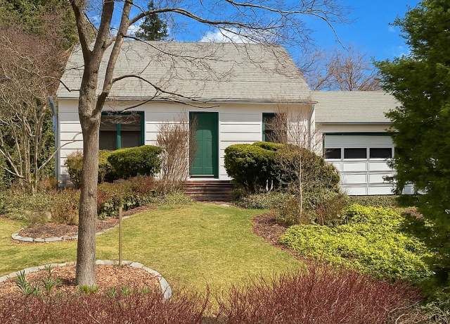Property at 11 Mansion Dr, Hyde Park, NY 12538, 3 beds, 1.5 baths