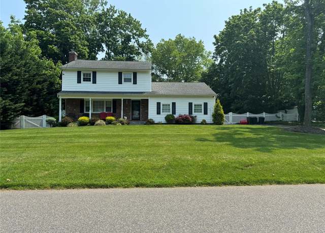 Property at 7 Yorkshire Ave, Stony Brook, NY 11790, 3 beds, 2.5 baths
