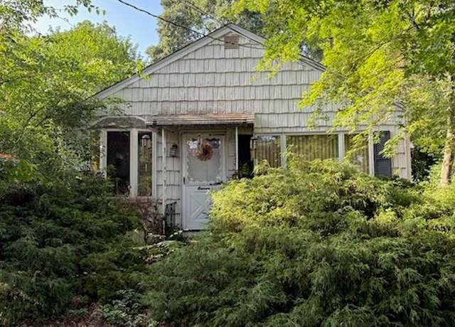 Property at 11 W Hemlock St, Islip, NY 11751, 3 beds, 2 baths