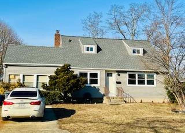 Property at Undisclosed address, Central Islip, NY 11722, 4 beds, 3 baths