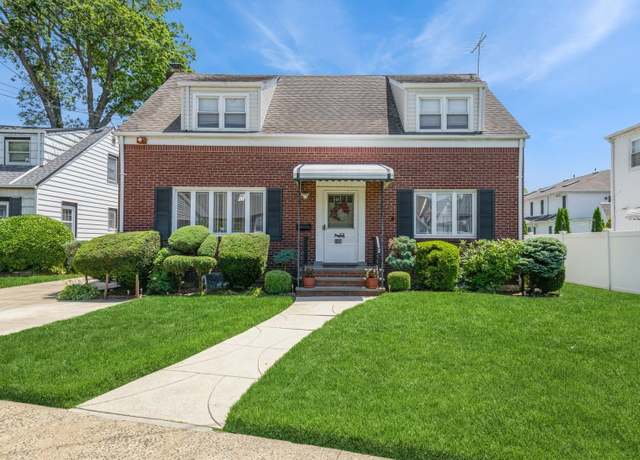 Property at 185 Emerson Pl, Valley Stream, NY 11580, 5 beds, 3 baths