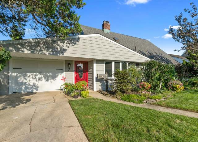 Property at 7 Lowland Rd, Levittown, NY 11756, 5 beds, 2 baths