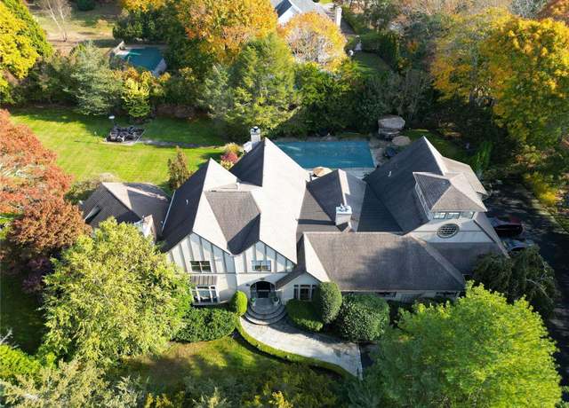 Property at 10 Cedar Ln, Remsenburg, NY 11960, 6 beds, 8 baths