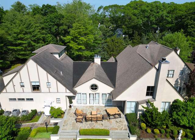 Property at 10 Cedar Ln, Remsenburg, NY 11960, 6 beds, 8 baths