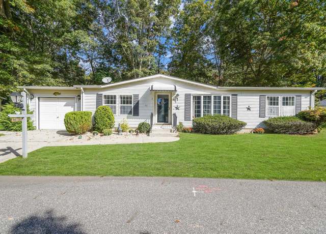 Property at 1407 Middle Rd #12, Calverton, NY 11933, 2 beds, 2 baths