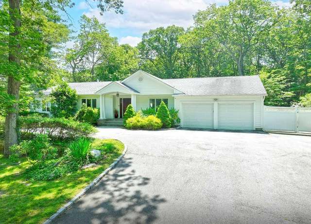 Property at 4 Hunting Hill Dr, Dix Hills, NY 11746, 4 beds, 3.5 baths