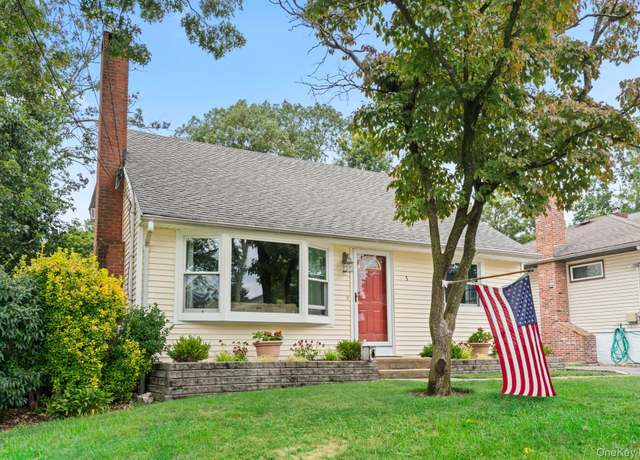 Property at 3 Knollwood Ave, Bayville, NY 11709, 4 beds, 2 baths