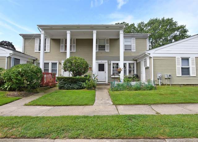 Property at 4A Independence Ct, Ridge, NY 11961, 2 beds, 1.5 baths