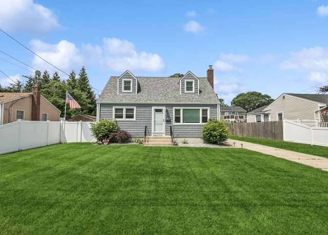 Property at 26 Richard Ave, Ronkonkoma, NY 11779, 4 beds, 2 baths
