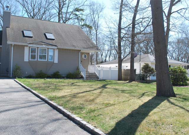 Property at 1154 William Floyd Pkwy, Shirley, NY 11967, 3 beds, 2 baths