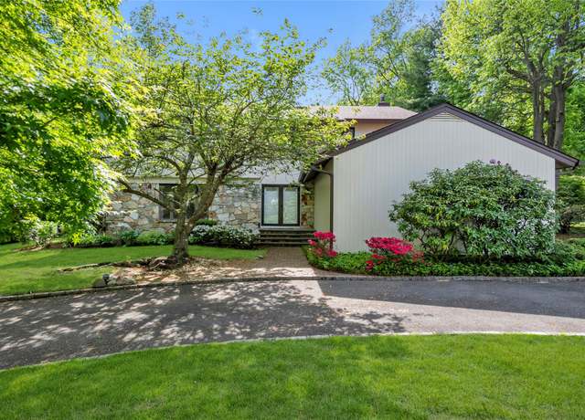 Property at 8 Bolton Dr, Manhasset, NY 11030, 5 beds, 4.5 baths