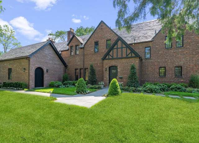 Property at 38 Country Club Dr, Port Washington, NY 11050, 4 beds, 4.5 baths